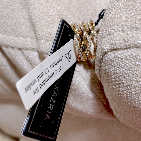 NWT 5 GIFTABLE NEW WITH TAGS crystal rhinestone gold promise BCBG cocktail ring - Picture 7 of 9